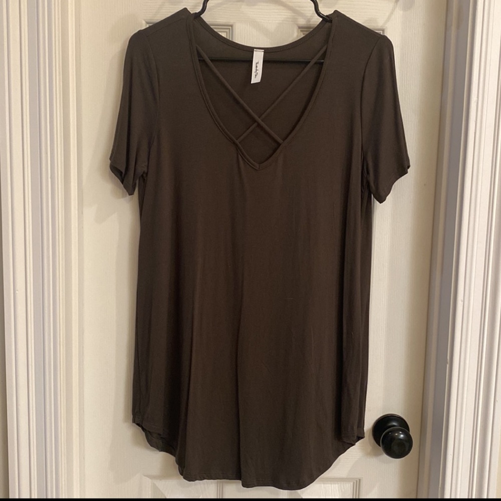 Dark green cross chest short tee. - Picture 1 of 1